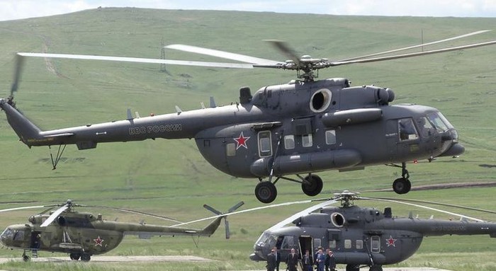 Máy bay trực thăng chở ông Putin đến gần cuộc diễn tập
